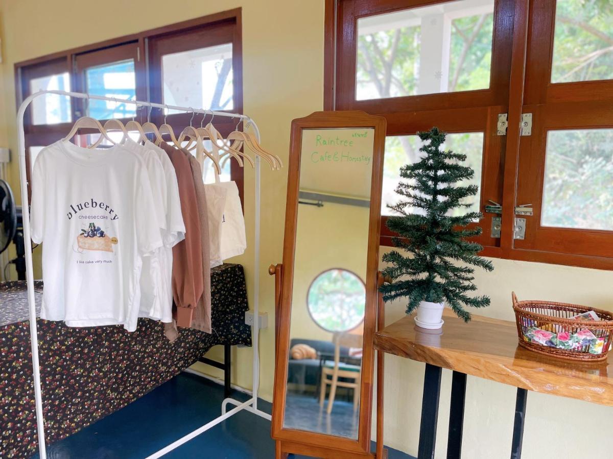 Rain Tree Cafe & Homestay 乌泰他尼府 外观 照片