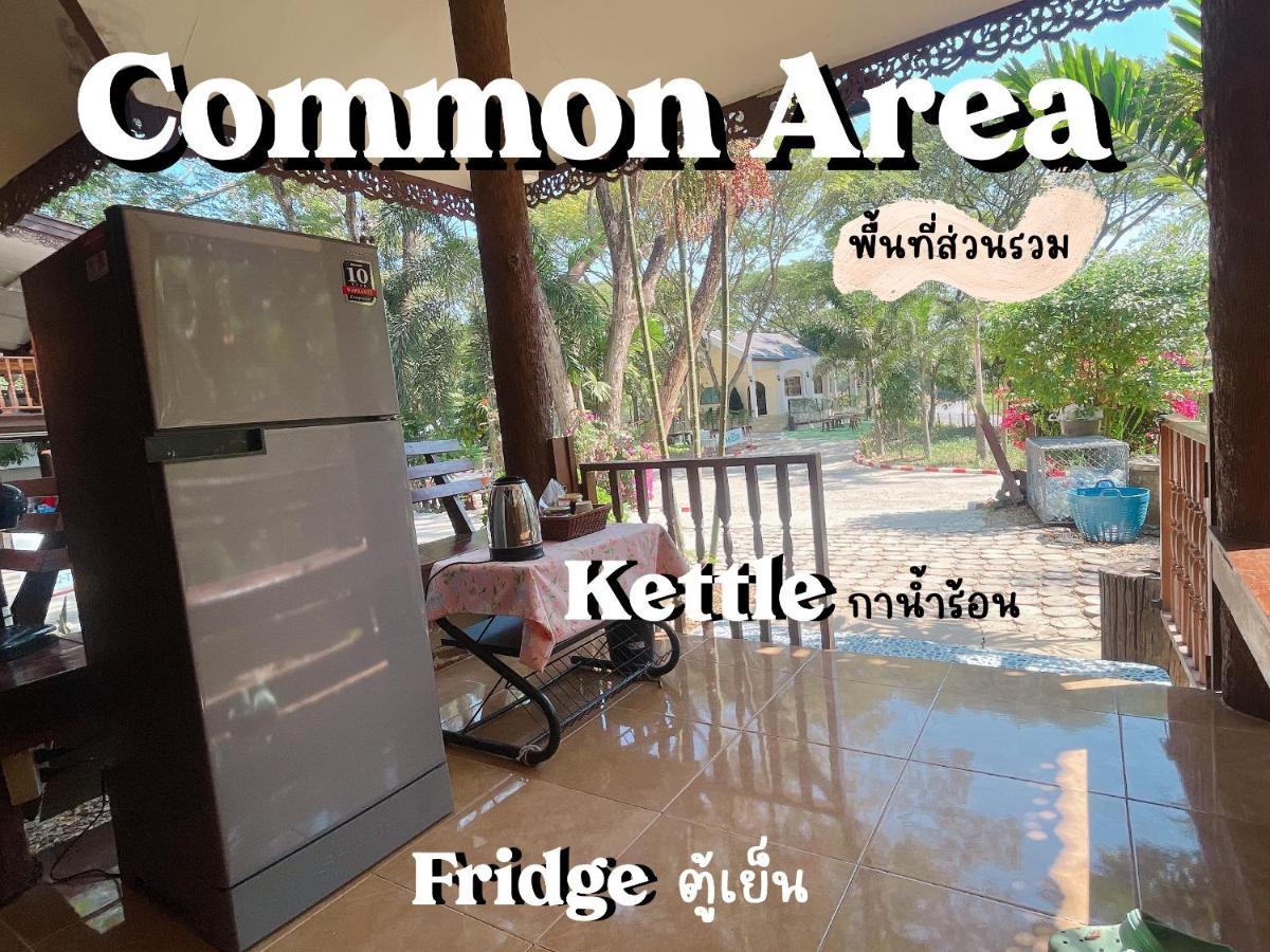Rain Tree Cafe & Homestay 乌泰他尼府 外观 照片