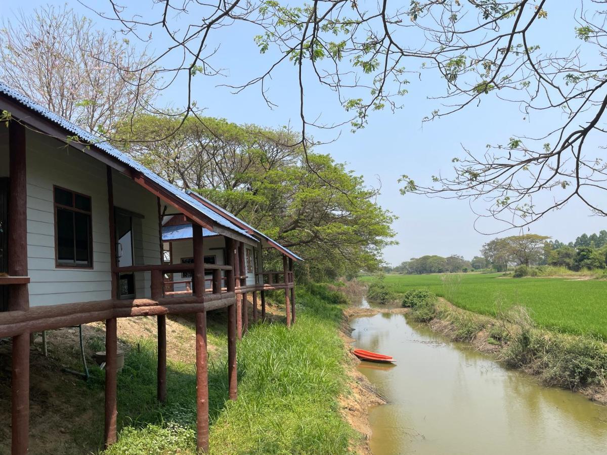 Rain Tree Cafe & Homestay 乌泰他尼府 外观 照片