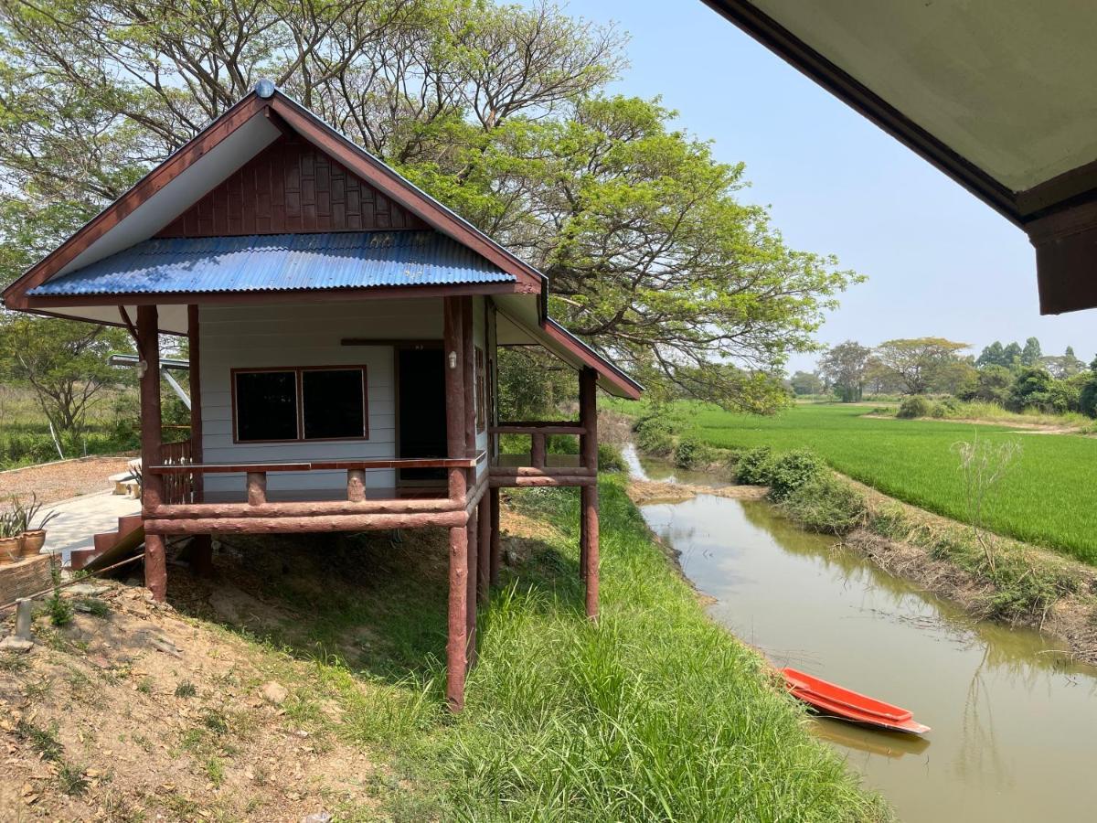 Rain Tree Cafe & Homestay 乌泰他尼府 外观 照片