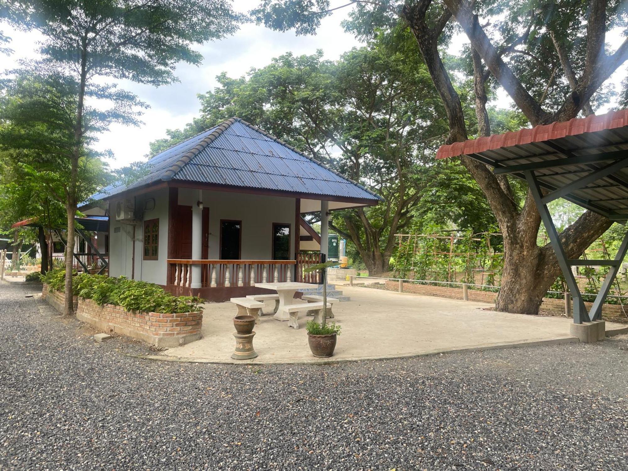 Rain Tree Cafe & Homestay 乌泰他尼府 外观 照片